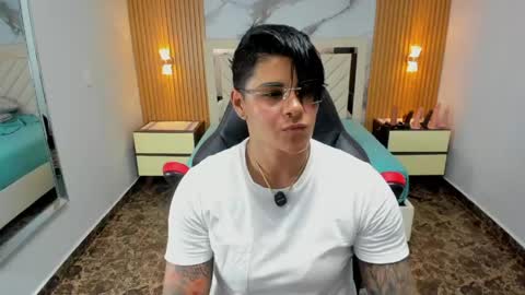 Snapshot of karolandluna chatting on 04.22.26 Karol and Luna online show from 04.22.26