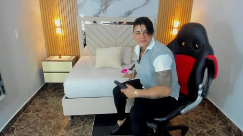 Snapshot of karolandluna chatting on 05.30.26 Karol and Luna online show from 05.30.26
