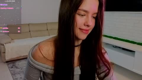Snapshot of karoledemara chatting on 04.01.26 Molly online show from 04.01.26