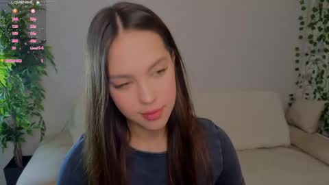 Snapshot of karoledemara chatting on 05.04.26 Molly online show from 05.04.26
