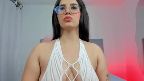 Snapshot of karolina_evans chatting on 02.19.25 karolina_evans online show from 02.19.25