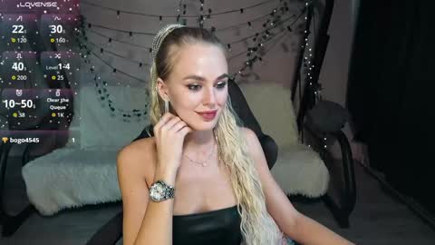 Snapshot of karolinahayes chatting on 04.27.26 KarolinaHayes online show from 04.27.26