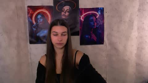 Karolina online show from 10.25.25
