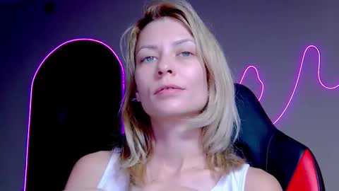 karoline121 online show from 10.10.25