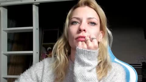 karoline121 online show from 11.10.25