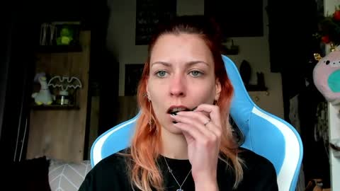 Snapshot of karoline121 chatting on 04.29.26 karoline121 online show from 04.29.26