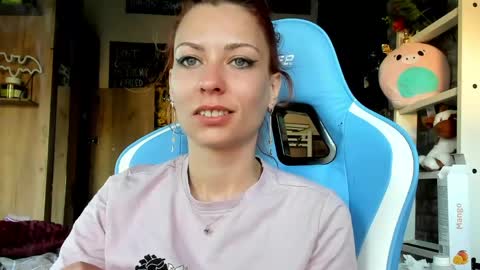Snapshot of karoline121 chatting on 05.05.26 karoline121 online show from 05.05.26