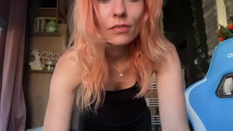 Snapshot of karoline121 chatting on 05.06.26 karoline121 online show from 05.06.26