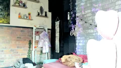 Snapshot of karoline121 chatting on 05.26.26 karoline121 online show from 05.26.26