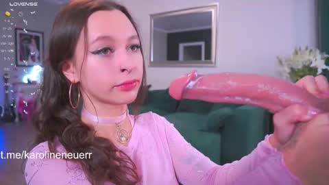 karolineneuer online show from 09.29.25