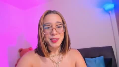 Snapshot of karoll28s chatting on 05.12.26 Karoll28s online show from 05.12.26