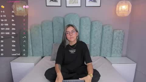 Karol Santos online show from 12.15.24
