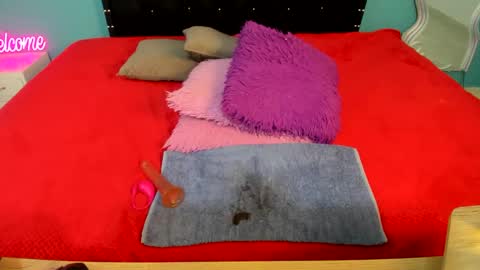 Snapshot of karoll_sexi2 chatting on 12.18.24 Karoll online show from 12.18.24