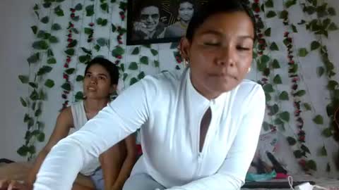 Snapshot of karolsweetvagi chatting on 06.27.26 karol online show from 06.27.26