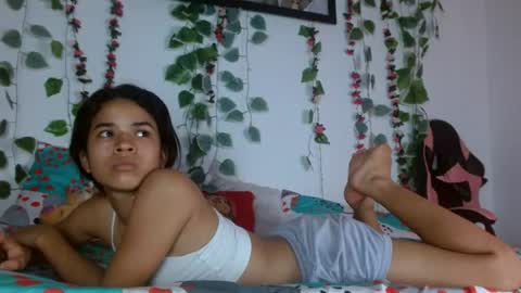 Snapshot of karolsweetvagi chatting on 07.24.26 karol online show from 07.24.26