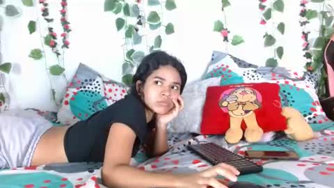 Snapshot of karolsweetvagi chatting on 07.25.26 karol online show from 07.25.26