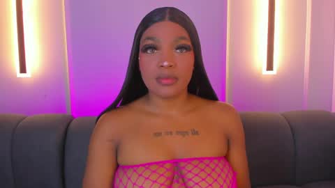 Snapshot of karolwhite_ chatting on 06.08.26 Karol online show from 06.08.26