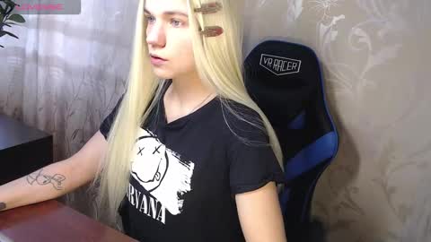 Snapshot of karolynafox chatting on 03.01.26 Caroline Fox online show from 03.01.26