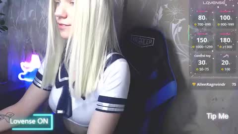 Snapshot of karolynafox chatting on 05.21.26 Caroline Fox online show from 05.21.26