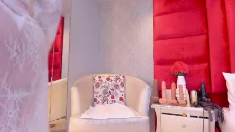 Snapshot of kasandramilf_ chatting on 05.17.26 Kasandra Hall online show from 05.17.26