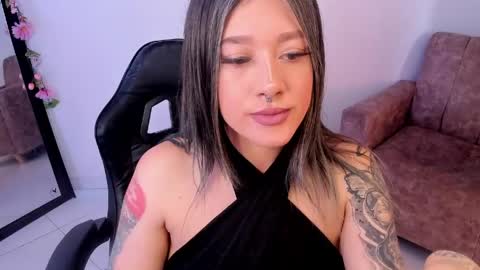 Snapshot of kat_apple chatting on 05.15.26 Alicia online show from 05.15.26