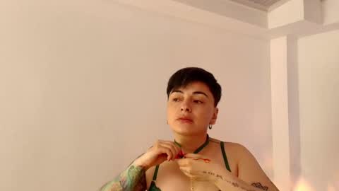 kat paradisse online show from 12.20.25