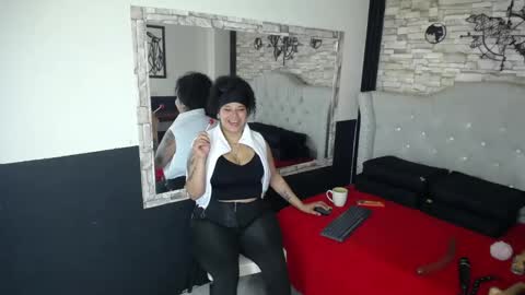 katalella_22 online show from 11.20.25