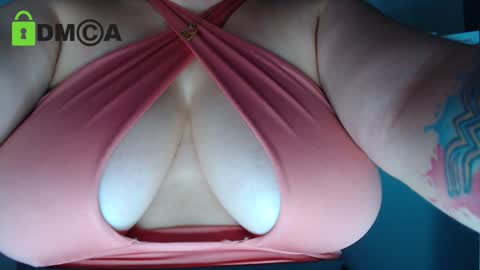 Snapshot of katalella_hot chatting on 01.10.25 KATA online show from 01.10.25