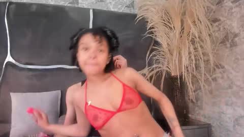 Snapshot of katalellaandlayan chatting on 12.21.25 Kata And Layan online show from 12.21.25