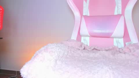 Snapshot of katalinaferreirax chatting on 12.17.25 katalinaferreirax online show from 12.17.25