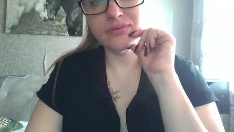 Snapshot of katarios_x chatting on 09.29.25 katarios online show from 09.29.25