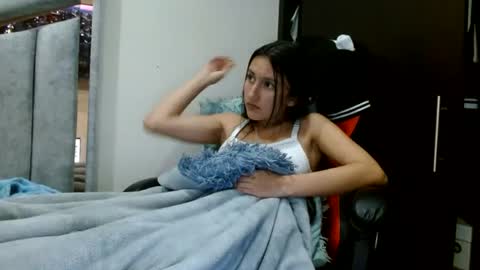Snapshot of kate_davies chatting on 06.14.26 kate online show from 06.14.26