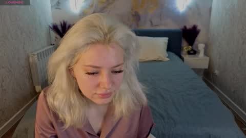 Snapshot of kate_krose chatting on 02.17.26 Kate online show from 02.17.26