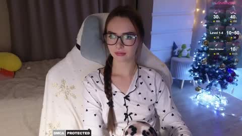 Snapshot of kateleoo chatting on 12.14.24 Im Kate online show from 12.14.24