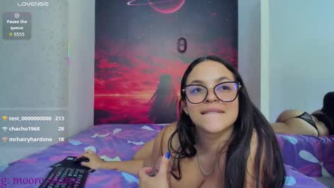 KateMoorex online show from 10.21.25