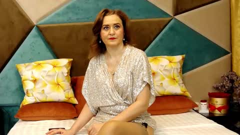 KateQueenston --  online show from 02.23.25