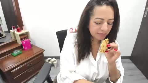 Snapshot of katerinamilf_ chatting on 03.30.26 kata online show from 03.30.26