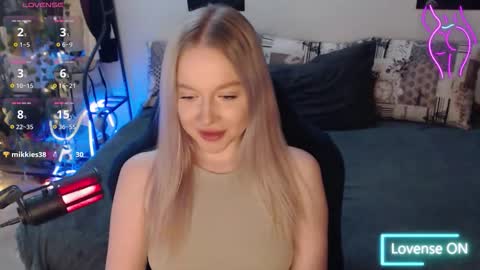 Snapshot of katerinaxvold chatting on 10.26.25 Lisa online show from 10.26.25