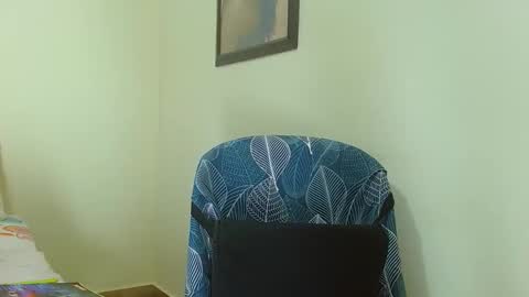 Snapshot of katerineleon chatting on 10.17.25 katerineleon online show from 10.17.25
