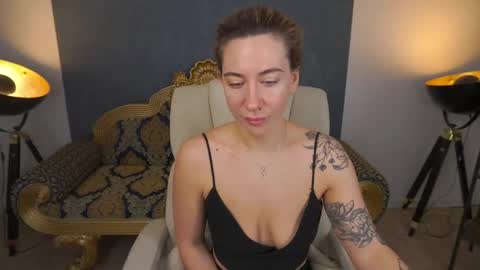 Snapshot of kateshanny chatting on 04.27.26 Kate online show from 04.27.26