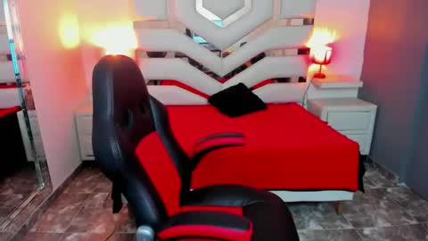 kate Tompson online show from 01.18.26