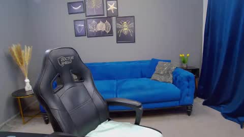 Snapshot of katewalker_ chatting on 12.05.24 Kate online show from 12.05.24