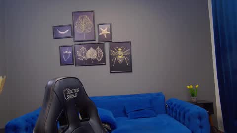 Snapshot of katewalker_ chatting on 12.08.24 Kate online show from 12.08.24