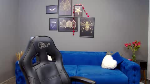 Snapshot of katewalker_ chatting on 02.17.25 Kate online show from 02.17.25