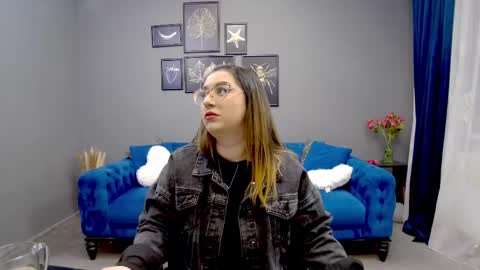 Snapshot of katewalker_ chatting on 03.03.25 Kate online show from 03.03.25