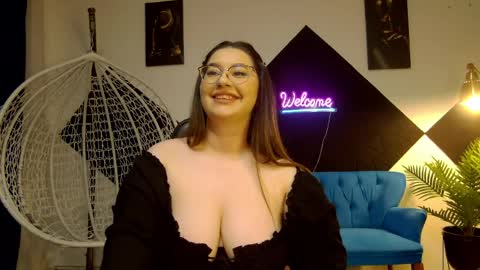 Snapshot of katewalker_ chatting on 04.08.26 Kate online show from 04.08.26