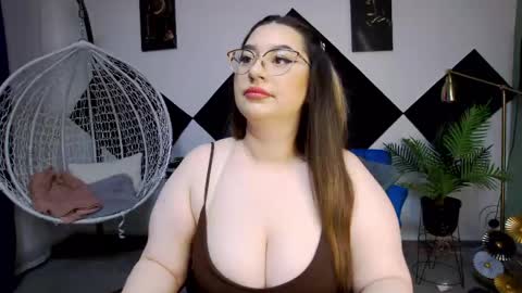 Snapshot of katewalker_ chatting on 05.17.26 Kate online show from 05.17.26