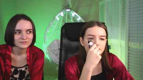 katewillows online show from 04.04.26