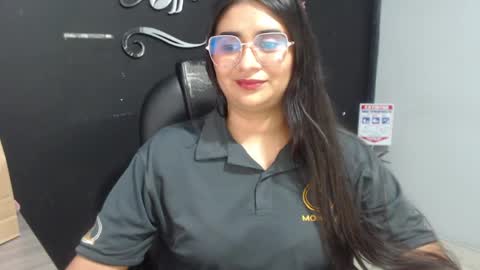Call me Lau  online show from 05.06.26