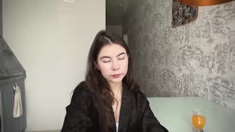 Snapshot of katheleenschraub chatting on 06.24.26 Elle online show from 06.24.26